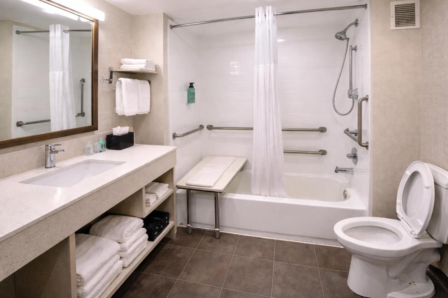 Queen Room with Bath Tub - Disability Access/Non-Smoking